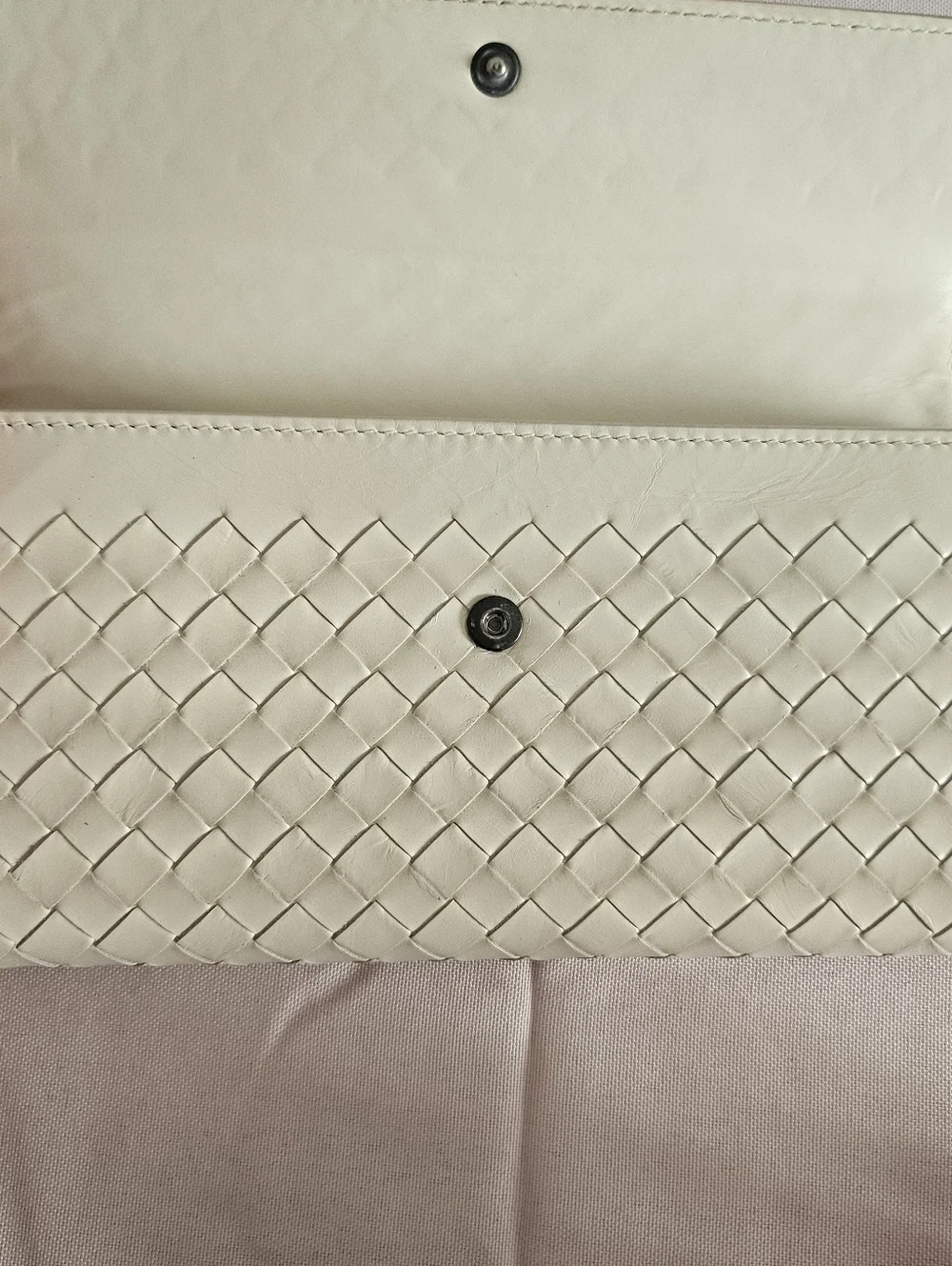 Bottega Veneta Intrecciato Continental Wallet – Ivory
